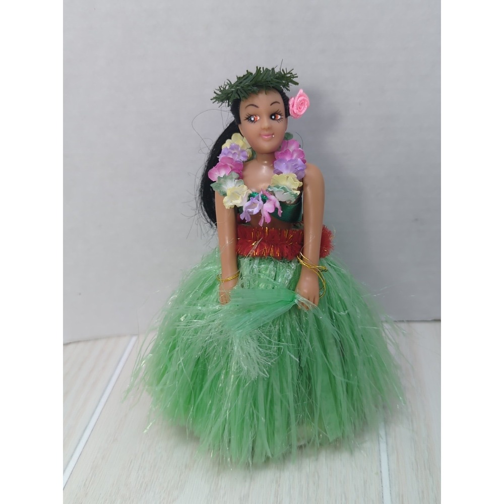 Hula girl dashboard bobble doll dances flower lei grass skirt